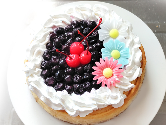 誕生日に！スフレチーズとブルーベリーのデコケーキ♪