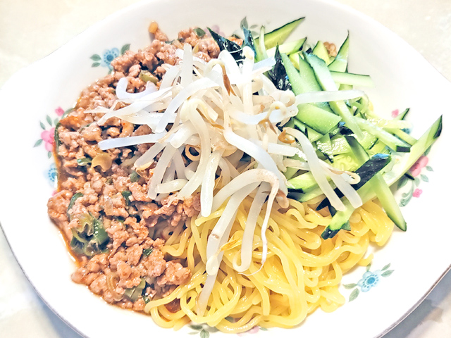 ちょっと辛めの…ひき肉でジャージャー麺♪