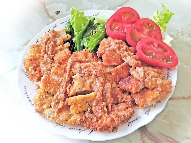 スタミナつく！とんかつの味噌にんにくソース乗せ♪