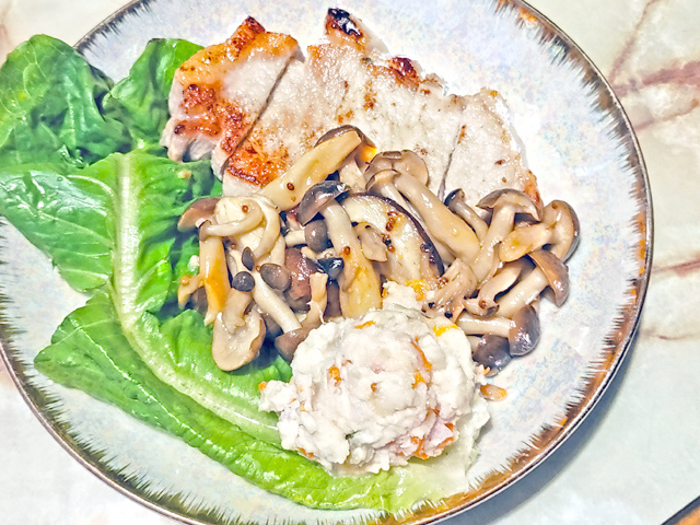 アレンジ!きのこたっぷり!バター醤油風トンテキ♪