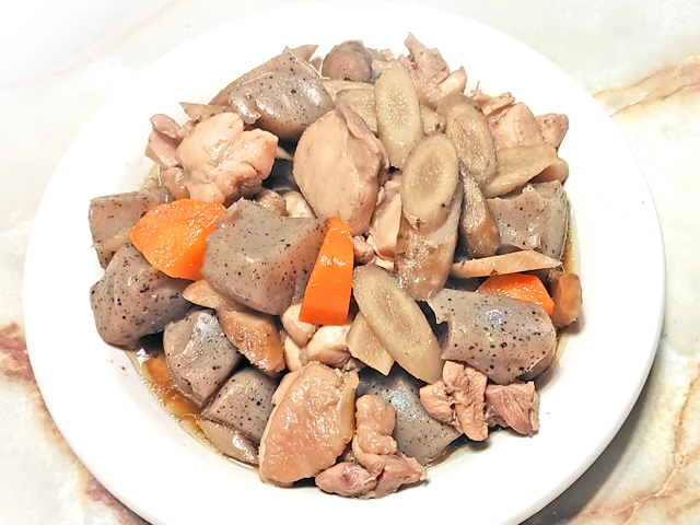 シンプルに仕上げる！鶏ごぼうの煮物♪