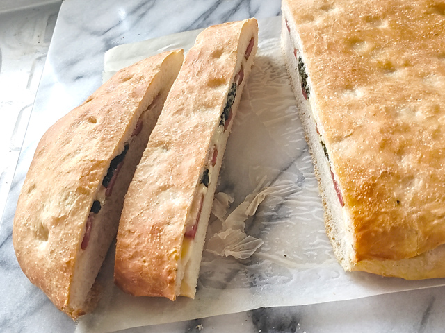 3種の具材をサンド！大きめのフォカッチャ♪