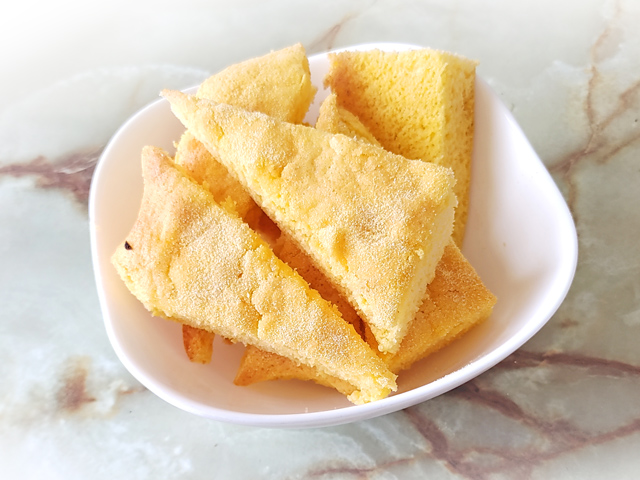 オイルもバターもなし！ほんのり甘いコーンブレッド♪