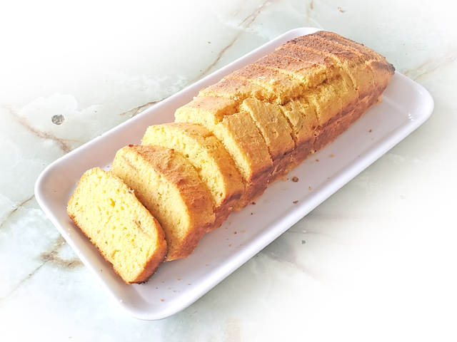 粉チーズでちょびリッチ！甘くないコーンブレッド♪