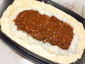 国産チーズの海を泳ぐ？ホットプレートでドライカレー