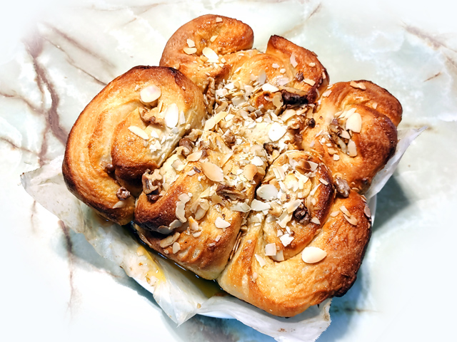 蜂蜜たっぷり！スティッキーハニーシナモンバンズ