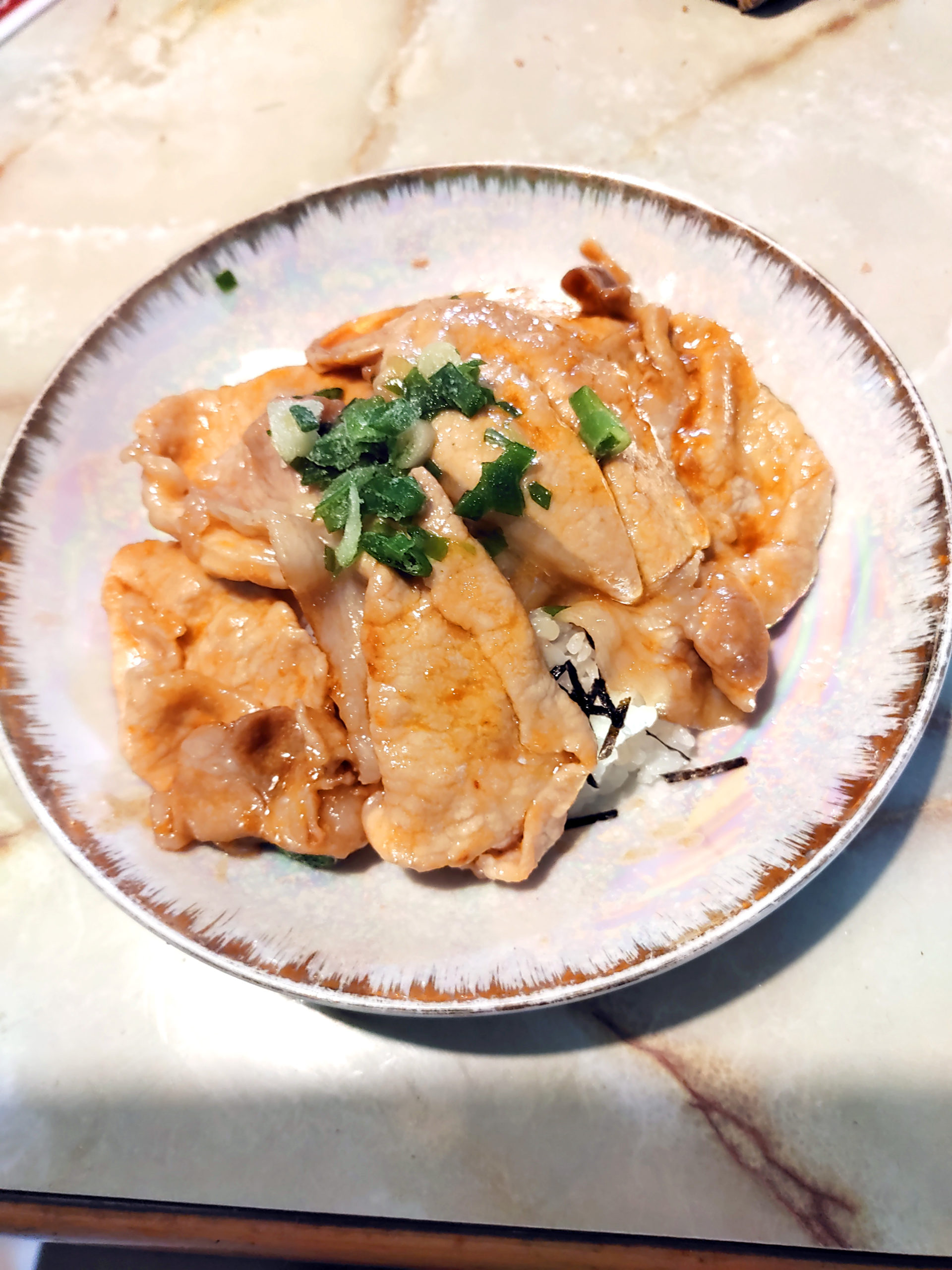 豚ロース薄切り肉で！フライパン1つで作る豚丼♪
